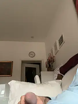 Snapshot of Frank22xx chatting on 10.22.25 Frank22xx online show from 10.22.25