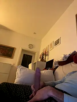 Snapshot of Frank22xx chatting on 11.08.25 Frank22xx online show from 11.08.25