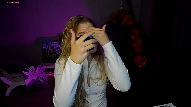 lily williamss online show from 10.02.25