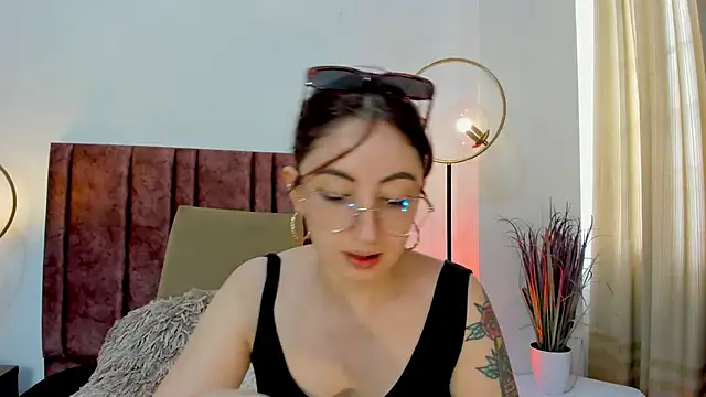 Emilywatsonn online show from 12.15.24