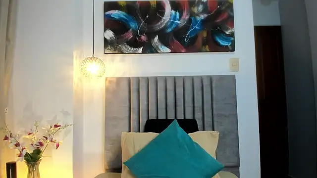 Emilywatsonn online show from 10.15.25