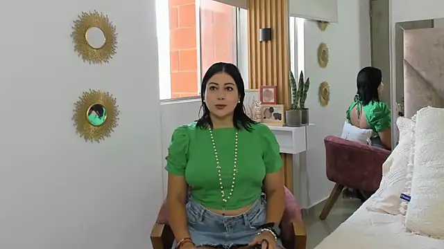 EmilyPeytonn online show from 11.22.25