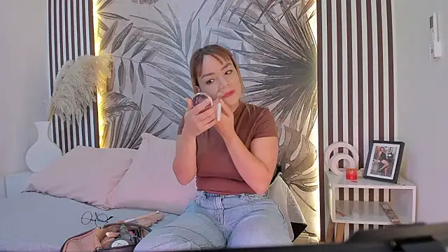 Snapshot of Samaantha-White chatting on 02.12.26 Samaantha-White online show from 02.12.26