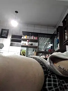 Snapshot of marcialoira chatting on 10.22.25 marcialoira online show from 10.22.25