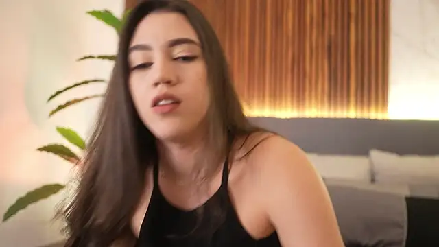 Snapshot of Amelia_Rouse chatting on 10.02.25 Amelia Rouse online show from 10.02.25