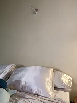 Snapshot of Amelia_Rouse chatting on 10.18.25 Amelia Rouse online show from 10.18.25