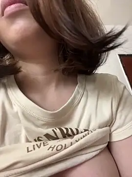 Snapshot of Lia_sex69 chatting on 02.05.25 Lia sex69 online show from 02.05.25