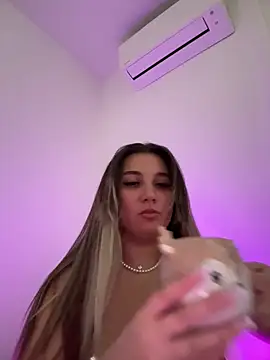 Snapshot of babyyboomm chatting on 12.02.24 babyyboomm online show from 12.02.24