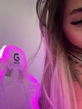 Snapshot of babyyboomm chatting on 12.03.24 babyyboomm online show from 12.03.24