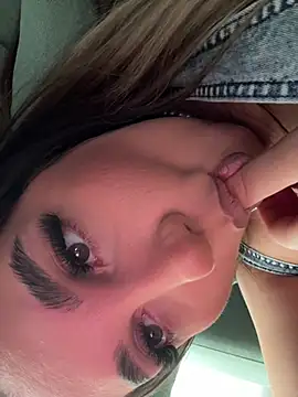 Snapshot of babyyboomm chatting on 12.11.24 babyyboomm online show from 12.11.24