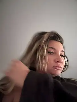 Snapshot of babyyboomm chatting on 01.22.25 babyyboomm online show from 01.22.25