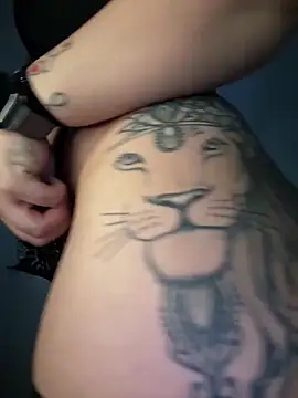 Snapshot of babyyboomm chatting on 01.25.25 babyyboomm online show from 01.25.25