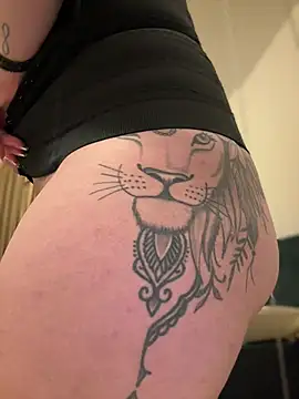 Snapshot of babyyboomm chatting on 02.06.25 babyyboomm online show from 02.06.25