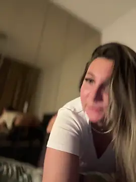 Snapshot of babyyboomm chatting on 02.08.25 babyyboomm online show from 02.08.25