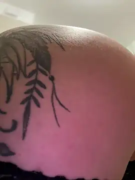 Snapshot of babyyboomm chatting on 02.17.25 babyyboomm online show from 02.17.25