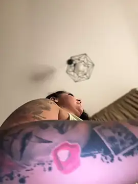 Snapshot of babyyboomm chatting on 09.21.25 babyyboomm online show from 09.21.25