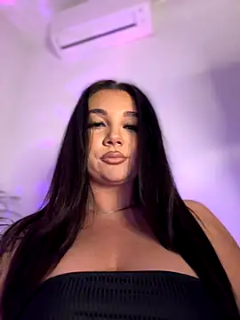 Snapshot of babyyboomm chatting on 11.12.25 babyyboomm online show from 11.12.25