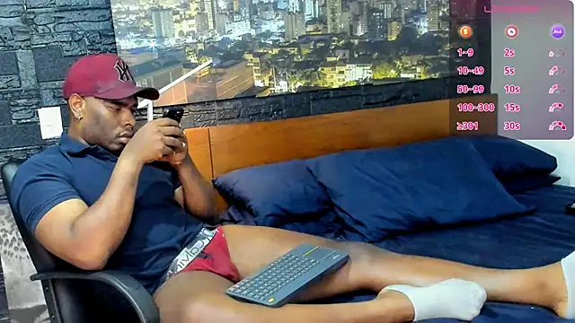 Snapshot of thomas_santtos1 chatting on 02.14.25 thomas santtos1 online show from 02.14.25