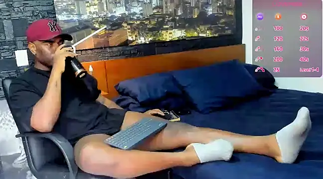 Snapshot of thomas_santtos1 chatting on 02.22.25 thomas santtos1 online show from 02.22.25