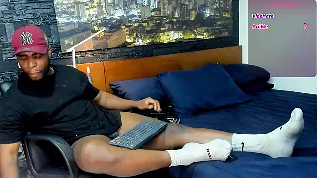 Snapshot of thomas_santtos1 chatting on 02.24.25 thomas santtos1 online show from 02.24.25