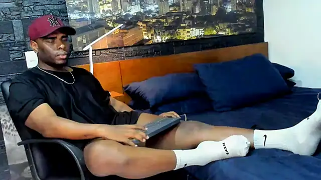 Snapshot of thomas_santtos1 chatting on 03.11.25 thomas santtos1 online show from 03.11.25