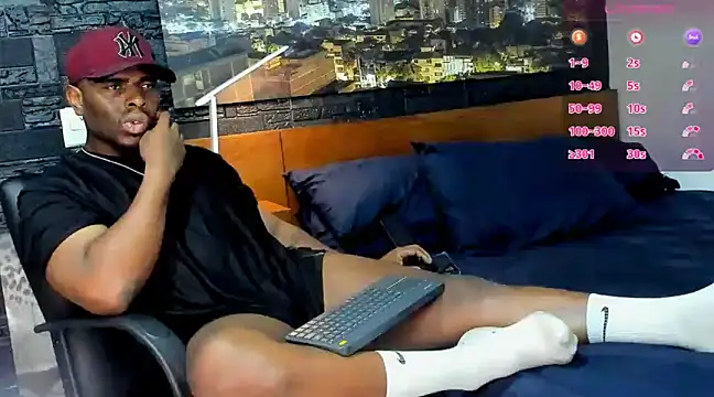 Snapshot of thomas_santtos1 chatting on 03.17.25 thomas santtos1 online show from 03.17.25
