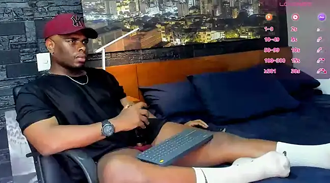Snapshot of thomas_santtos1 chatting on 03.18.25 thomas santtos1 online show from 03.18.25