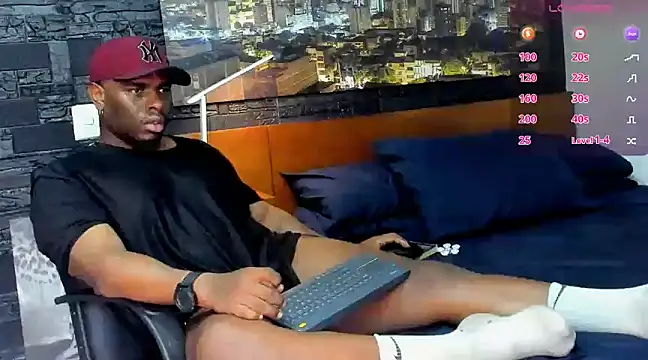 Snapshot of thomas_santtos1 chatting on 03.18.25 thomas santtos1 online show from 03.18.25