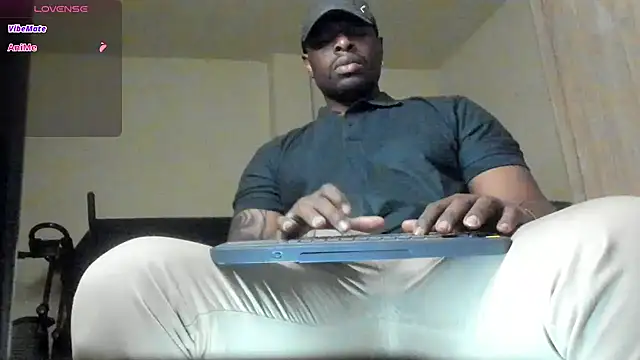 Snapshot of thomas_santtos1 chatting on 07.12.26 thomas santtos1 online show from 07.12.26