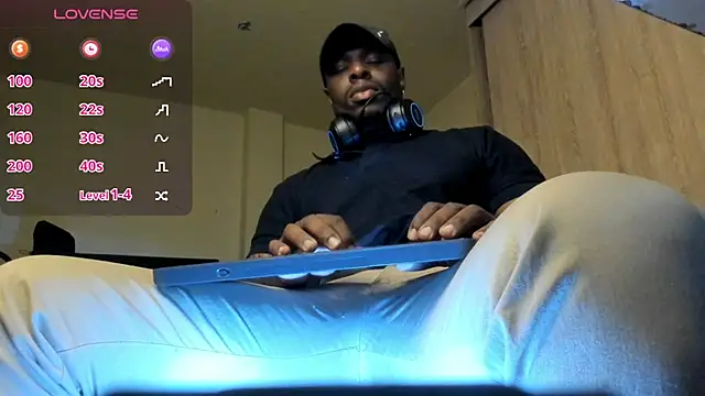 Snapshot of thomas_santtos1 chatting on 07.17.26 thomas santtos1 online show from 07.17.26