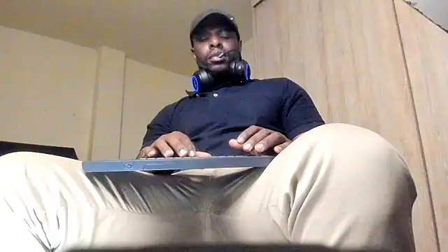 Snapshot of thomas_santtos1 chatting on 07.23.26 thomas santtos1 online show from 07.23.26