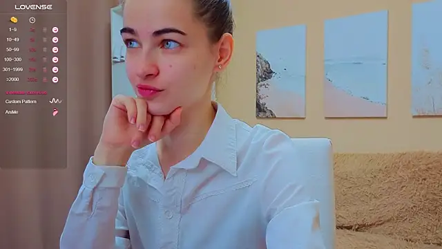 Snapshot of AstoriyaNight chatting on 10.12.25 AstoriyaNight online show from 10.12.25