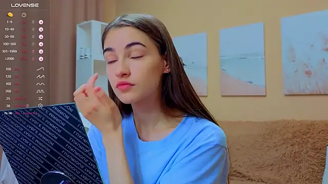 Snapshot of AstoriyaNight chatting on 10.18.25 AstoriyaNight online show from 10.18.25