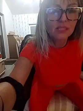 Snapshot of Tinuus chatting on 11.10.25 Tinuus online show from 11.10.25