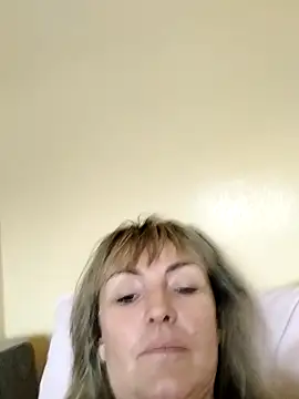 Snapshot of Tinuus chatting on 11.14.25 Tinuus online show from 11.14.25