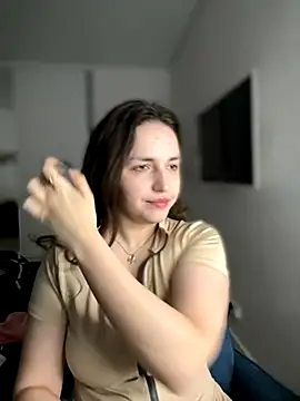 HoneySweetBee online show from 11.28.25