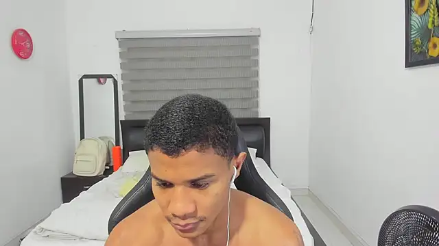 Snapshot of corzoethan chatting on 02.01.26 corzoethan online show from 02.01.26