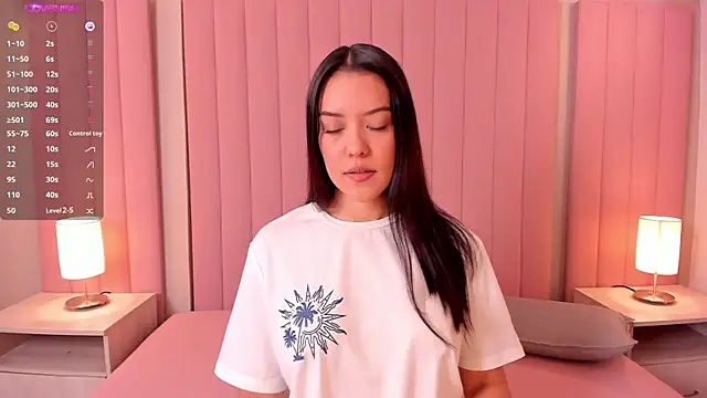 lexiethompson  online show from 03.13.26