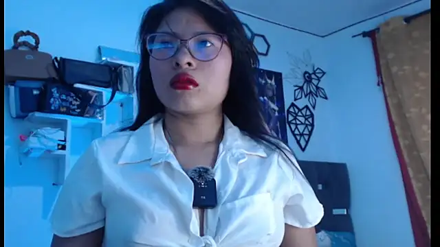 Snapshot of Alizon95 chatting on 03.26.26 Alizon95 online show from 03.26.26