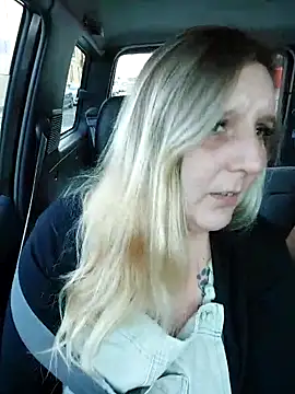 BecciDeluxe online show from 10.16.25