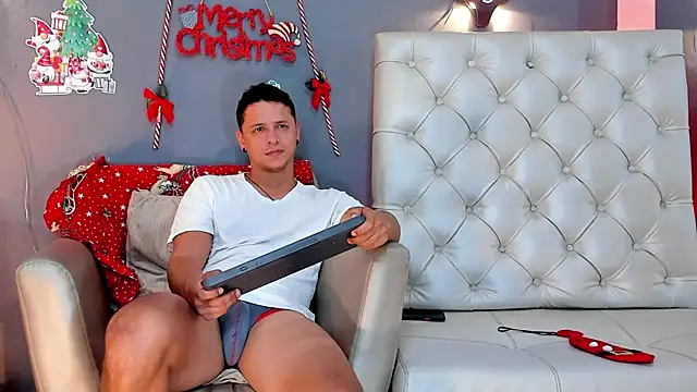 Snapshot of MITCHELL_BURNS chatting on 12.14.24 MITCHELL BURNS online show from 12.14.24