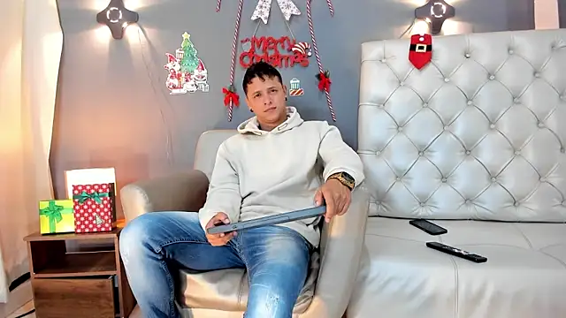 Snapshot of MITCHELL_BURNS chatting on 12.14.24 MITCHELL BURNS online show from 12.14.24