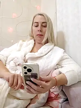 HotJanet online show from 01.21.25