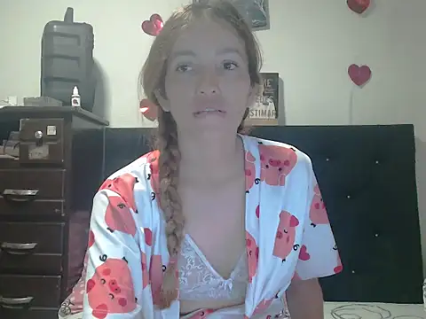 Snapshot of valerivegass chatting on 10.15.25 valerivegass online show from 10.15.25