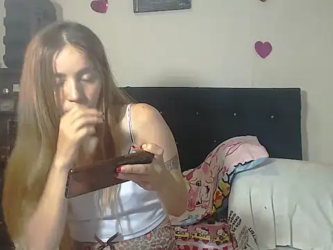 Snapshot of valerivegass chatting on 10.24.25 valerivegass online show from 10.24.25