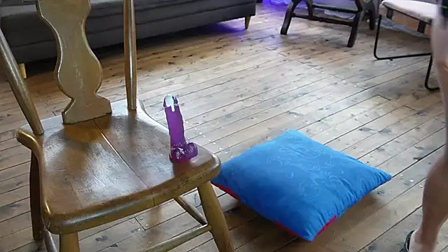 Kozzy  online show from 10.08.25