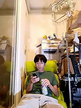 Snapshot of freeeeeessssss111 chatting on 10.13.25 freeeeeessssss111 online show from 10.13.25