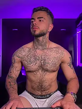 Snapshot of innsolemnia chatting on 10.08.25 innsolemnia online show from 10.08.25