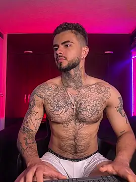 Snapshot of innsolemnia chatting on 10.16.25 innsolemnia online show from 10.16.25