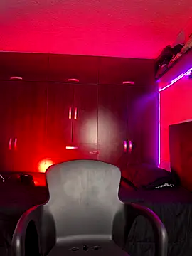 Snapshot of innsolemnia chatting on 10.18.25 innsolemnia online show from 10.18.25